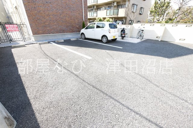 プリマＳＡＫＵＲＡ　壱番館の駐車場|駐車場に車を止められます