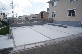 【駐車場】 | いつでも目の届く敷地内に駐車場があります♪荷物がかさばりがちなお買物にも、敷地内駐車場があると便利ですよね☆