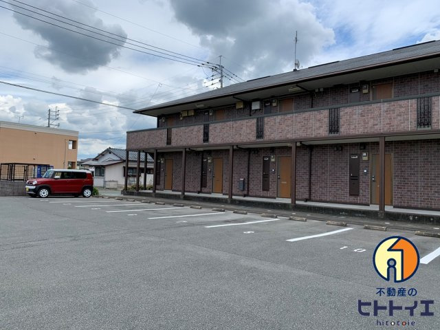 セジュールシャイニングB棟の駐車場