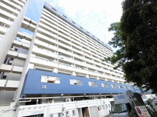 【外観】 | 総戸数２６４戸、昭和５０年１０月築、管理人は自主勤務につき管理費を安く抑えられます。