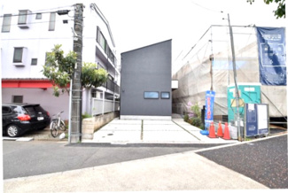 【外観】 | 重厚感漂う落ち着きのある雰囲気を持つ新築物件！