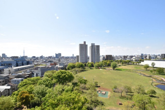 【展望】 | 物件のお問い合わせは、 ０１２０－７００－９６８までお気軽にどうぞ！
バルコニーからの眺望　公園とスカイツリーを望む