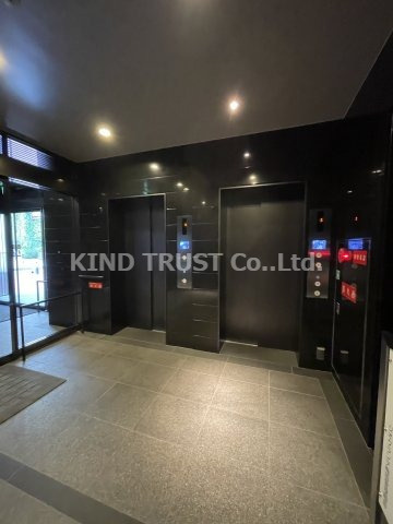 ジオグランデ梅田のロビー|ゆとりのあるロビーです