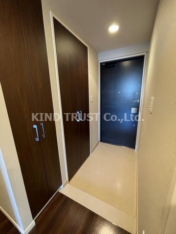 ジオグランデ梅田の玄関|収納もある玄関です