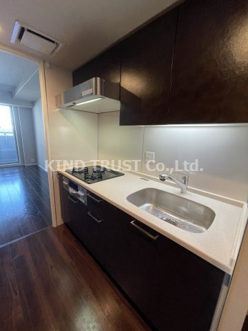 ジオグランデ梅田のキッチン|コンパクトなキッチンで掃除もラクラク