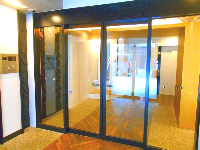 ルクレ上野のエントランス