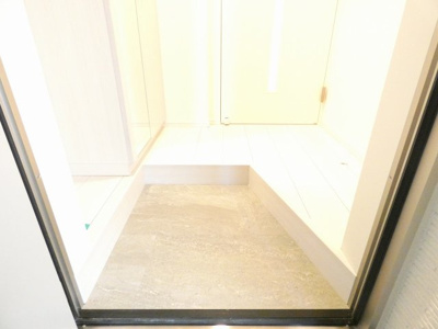 【玄関】 | ベルベットコート岩塚