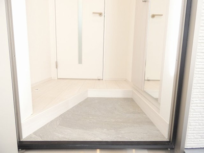 【玄関】 | ベルベットコート岩塚