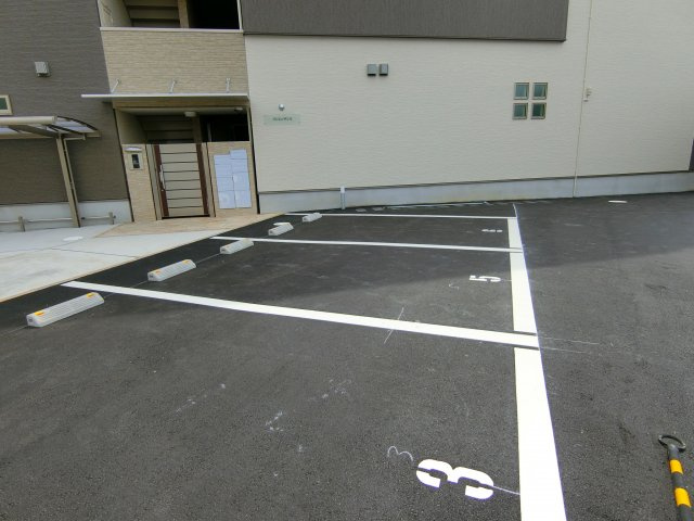 フジレジデンスの駐車場