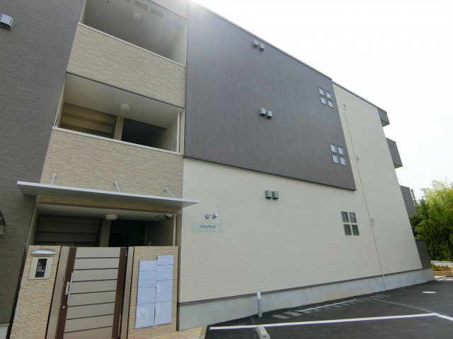 フジレジデンスのエントランス