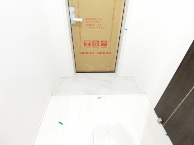 フジレジデンスの玄関