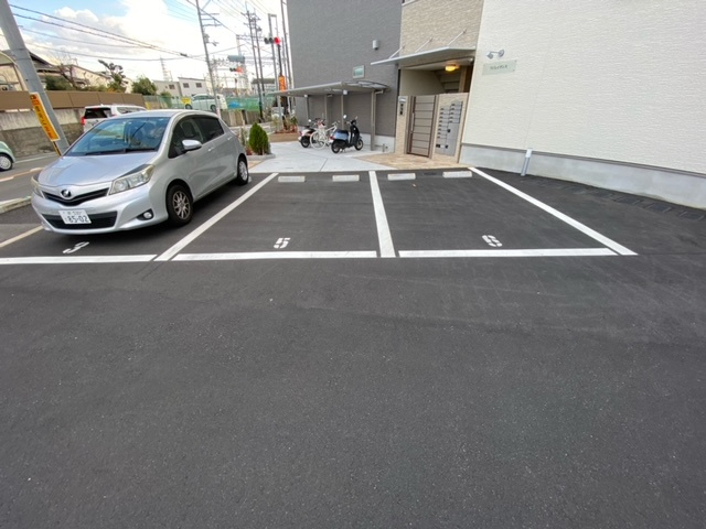 フジレジデンスの駐車場