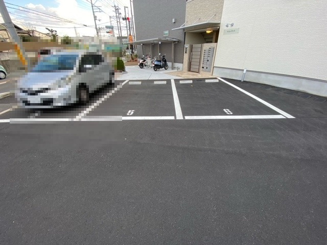 フジレジデンスの駐車場