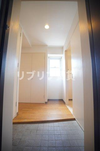 プレジール弁天の玄関