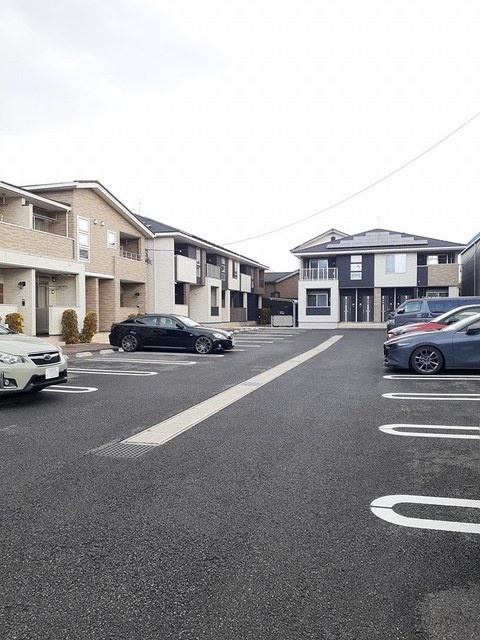 アイリンタウン半田Ｂの駐車場