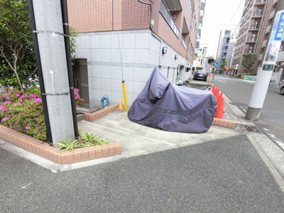 【その他共用部分】 | リブゼ横浜サザンアート | バイク置場です。