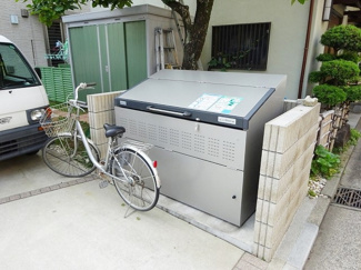 【その他共用部分】 | 屋根付きの駐輪場があるので雨が降っても安心です☆荷物が重いときに自転車があれば助かりますね！