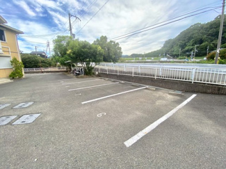 【駐車場】