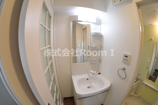 【独立洗面台】 | アクティ北浜 | 独立洗面台、小物を置くことができて便利です