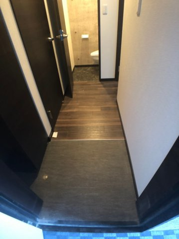 ラージヒル長瀬WESTの玄関