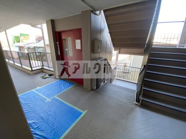 ノーブル国分のエントランス