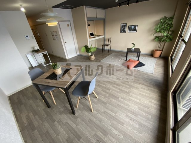 ノーブル国分の居間・リビング