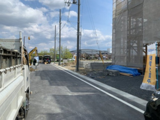【前面道路含む現地写真】