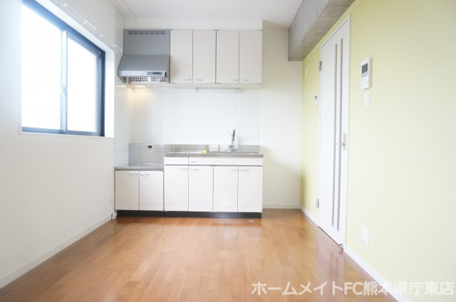 熊本市南区田井島３丁目の賃貸マンションの居間・リビング