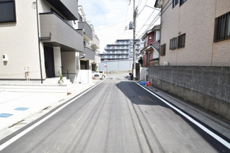 【前面道路含む現地写真】 | 近くには、小・中学校や保育園、病院などがあります！