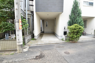 【駐車場】 | 現地見学や資料請求などお気軽にお問合わせ下さい。
周辺環境とあわせて現地ご案内致します。