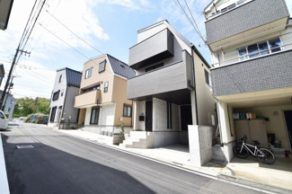 【外観】 | 閑静な住宅街に立地する新築物件！