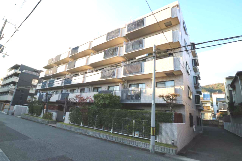 岡本パークレジデンスの外観