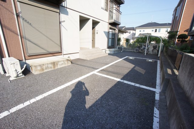 ユニ・ササキの駐車場