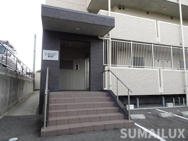 熊本市東区新外２丁目の賃貸マンションのエントランス