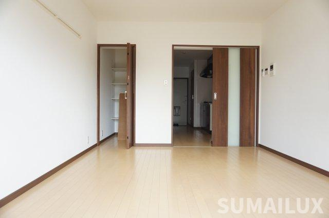 熊本市東区新外２丁目の賃貸マンションの居間・リビング