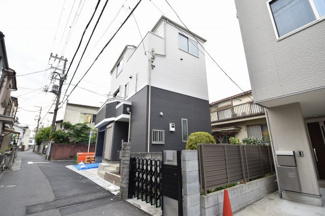 【外観】 | 閑静な住宅街で落ち着いた雰囲気です！お客様のご都合でいつでもご内覧可能で御座います！