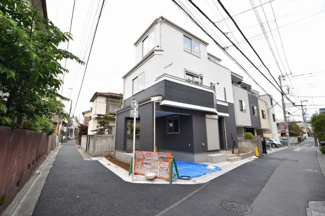 【外観】 | モノクロのカラーが落ち着いた雰囲気を演出する素敵な新築物件！