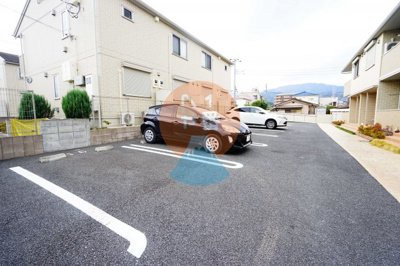 【駐車場】 | ラフォレスト | ネット無料。駐車場です