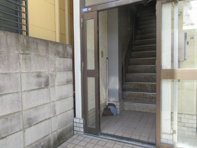 【エントランス】 | ローレル永和（河内永和賃貸） | 毎日通るエントランスはこのようになっています