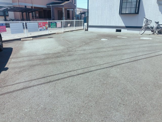 サンクレシェの駐車場