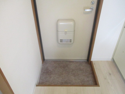 【玄関】 | アロンディール岸里東