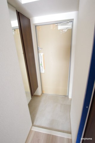 ファーストフィオーレ江坂レガリス　仲介手数料無料の玄関