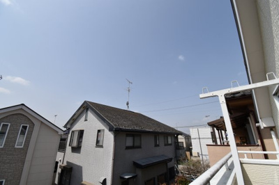 【展望】 | 昭島市緑町２丁目　中古戸建　 | 景色を遮るものがないと、陽の光を長い時間浴びられます。空気も澄んでいるように感じますね。