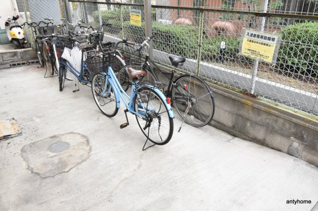 有馬パレス江坂　仲介手数料無料の駐車場