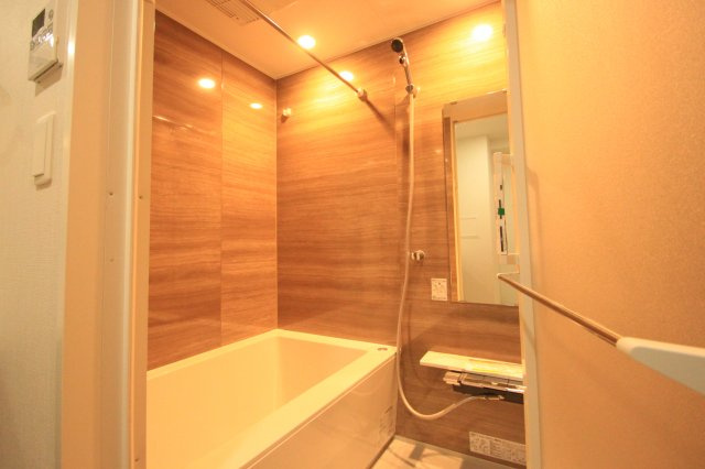 プレミアム菱屋西の浴室