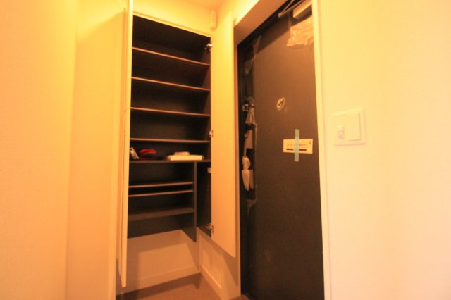 プレミアム菱屋西の玄関