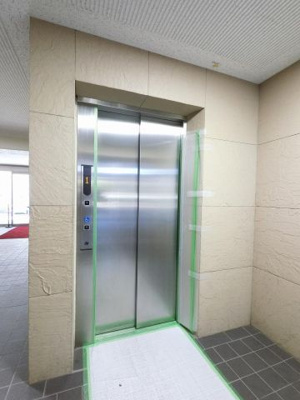 【その他共用部分】 | ルネ南大田 | お買い物時やベビーカーの出し入れに便利なエレベーター付です。