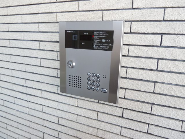 グラン・ジュテ前原のエントランス|オートロック完備で安心ですね