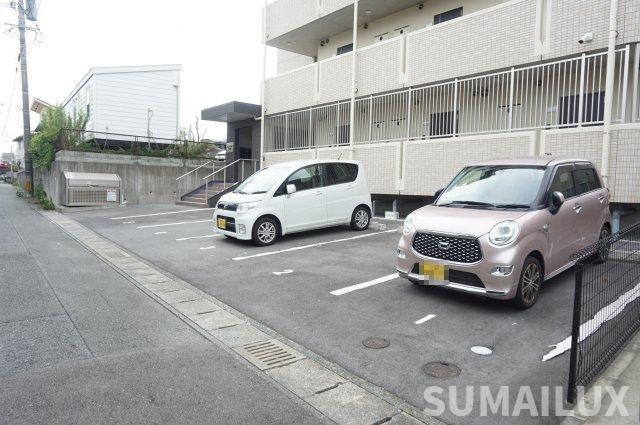 エフィシア新外の駐車場