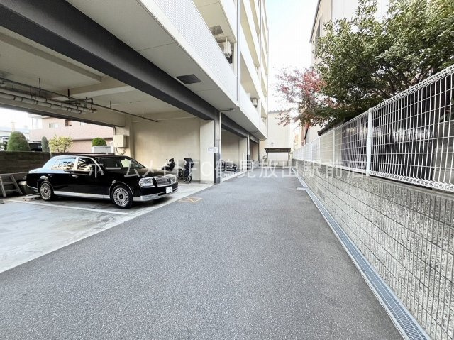 ヴァンスタージュ大阪城EASTの駐車場